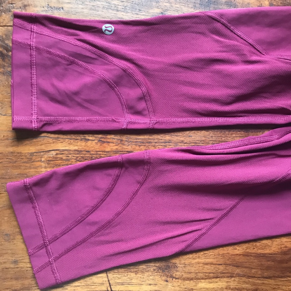 Lululemon maroon Run inspire crop size 6